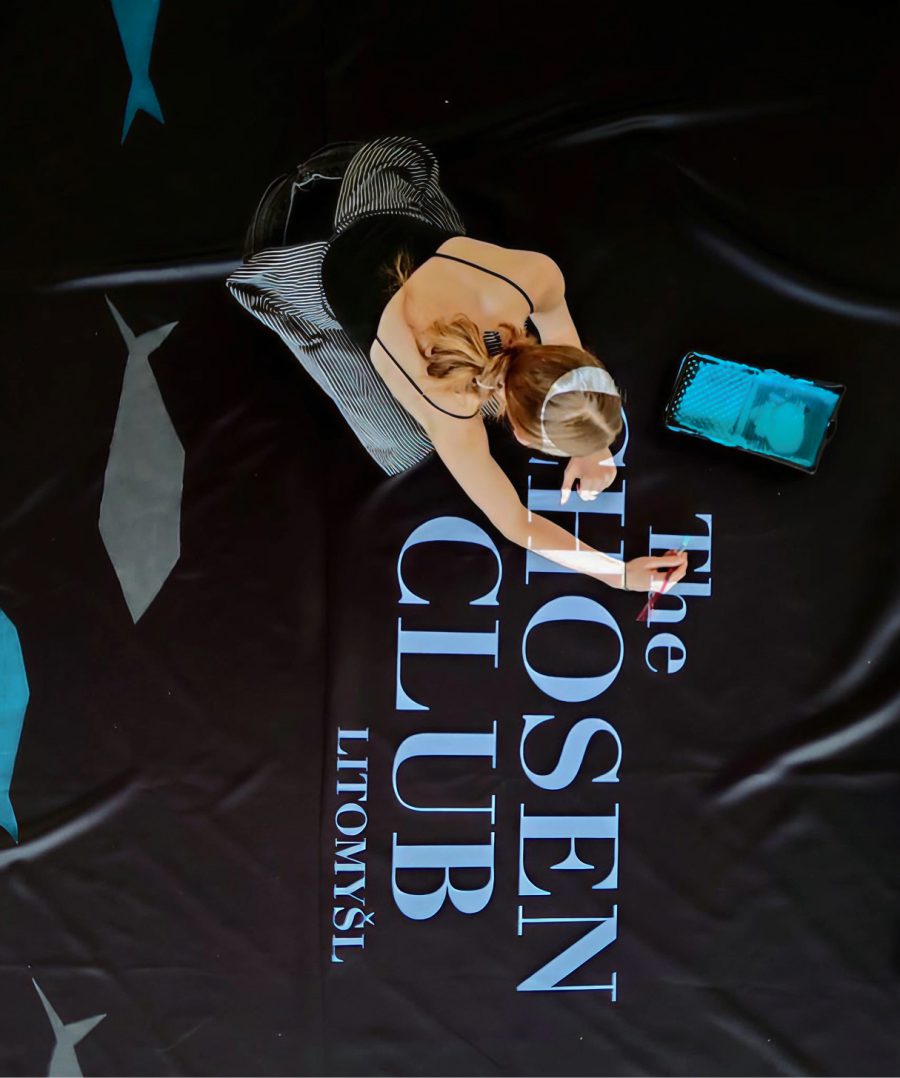 Malování banneru The Chosen Club Litomyšl